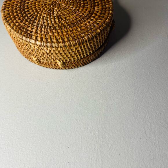 NWT Hand Woven Guatemalan Rattan Tan Wicker Straw Basket Beach Crossbody Purse - Picture 5 of 9